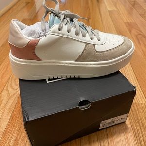 SHUSHOP Shirley sneaker size 7